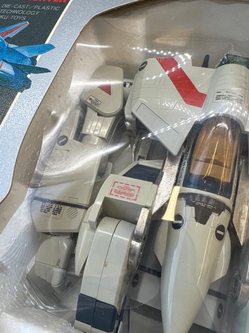 タカトクトイズ VF-1J バトロイドバルキリー プラモデル 1/55SCALE
