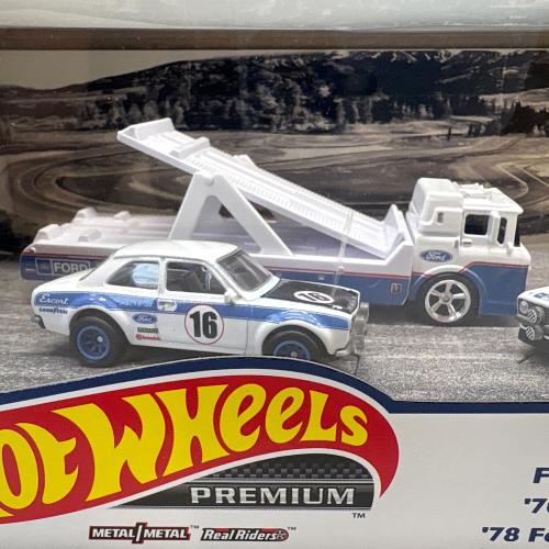 HOT WHEELS (ホットウィール) プレミアム コレクターセット アソート - Ford Race Team ミニカーセット