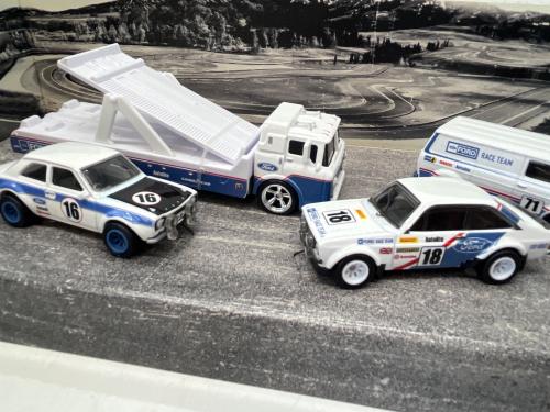 HOT WHEELS (ホットウィール) プレミアム コレクターセット アソート - Ford Race Team ミニカーセット