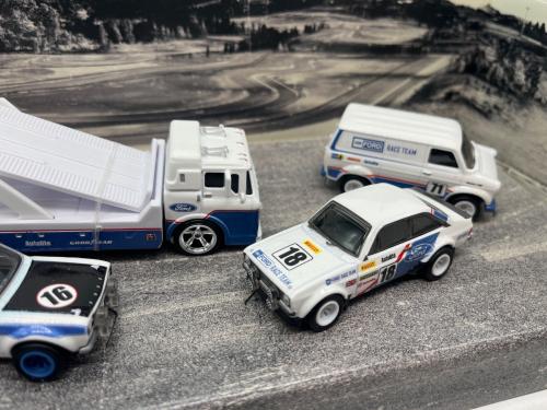 HOT WHEELS (ホットウィール) プレミアム コレクターセット アソート - Ford Race Team ミニカーセット