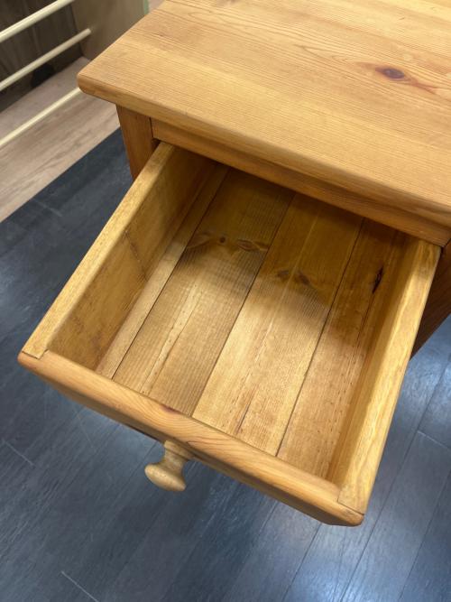 ナイトテーブル カントリー