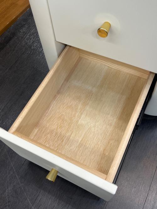 ベッドサイドチェスト ホワイト