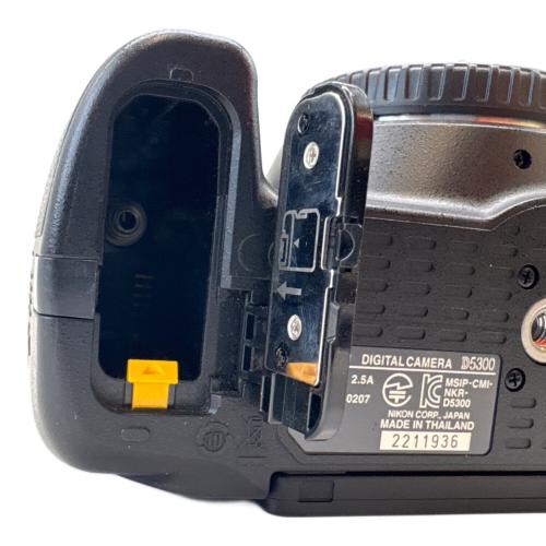 Nikon (ニコン) デジタル一眼レフカメラ D5300