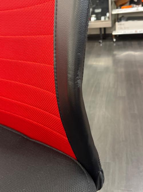 ニトリ ワークチェアー ブラック×レッド