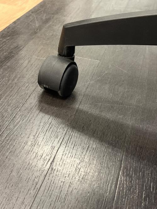 ニトリ ワークチェアー ブラック×レッド