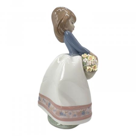 LLADRO (リヤドロ) フィギュリン 5月の花 05467｜トレファクONLINE