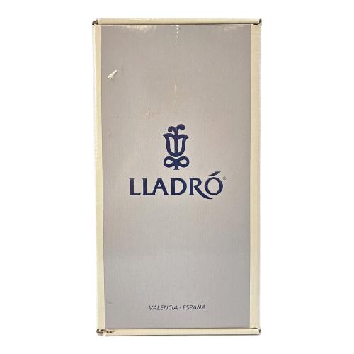 LLADRO (リヤドロ) フィギュリン 5月の花 05467