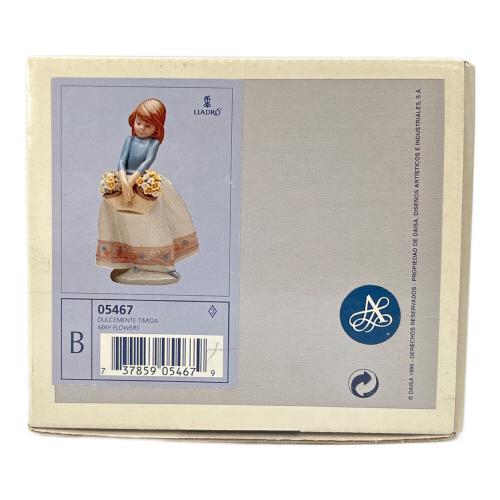 LLADRO (リヤドロ) フィギュリン 5月の花 05467