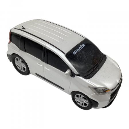 トヨタプルバックカー　シエンタ　プリウス　ヴァンガード　86 アクア　カムリ新品 TOYOTA (トヨタ) モデルカー ホワイト シエンタ カラーサンプル