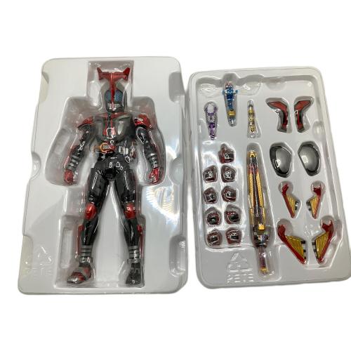 (真骨彫)S.H.Figuarts　仮面ライダーカブト ハイパーフォーム