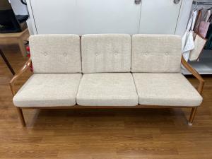 カリモク60 (カリモクロクマル) 3人掛けソファー ブラウン×ベージュ フレームチェア3シーター