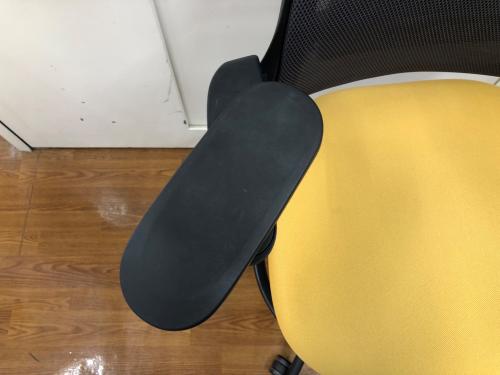 Steelcase (スチルケース) ハイバックチェアー イエロー ひじ掛け付き