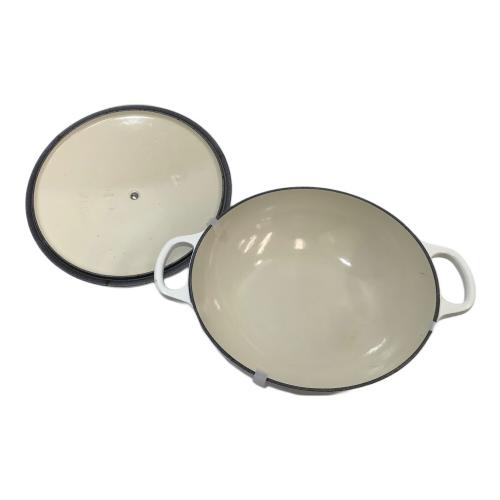 LE CREUSET (ルクルーゼ) 両手鍋 フラワーレリーフ コットン SIZE 22CM ホワイト シグニチャー マルミット