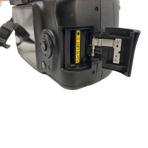 Nikon (ニコン) デジタル一眼レフカメラ D3000 ダブルズームキット