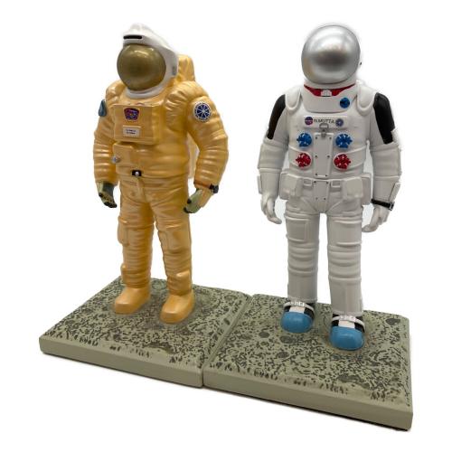 宇宙兄弟 (ウチュウキョウダイ) ムッタとヒビトの月面3D ブックスタンド フィギュア 宇宙兄弟43巻発売記念 1666体限定