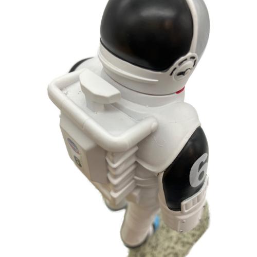 宇宙兄弟 (ウチュウキョウダイ) ムッタとヒビトの月面3D ブックスタンド フィギュア 宇宙兄弟43巻発売記念 1666体限定