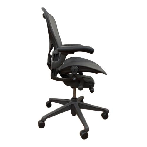 Herman Miller (ハーマンミラー) ワークチェアー アーロンチェア リマスタード グラファイトベース ポスチャーフィットフル装備 60 ブラック