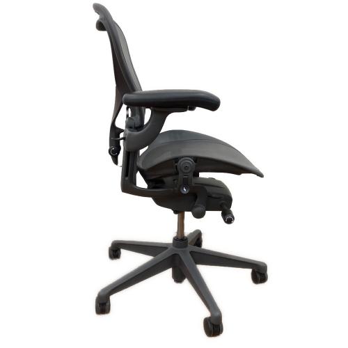Herman Miller (ハーマンミラー) ワークチェアー アーロンチェア リマスタード グラファイトベース ポスチャーフィットフル装備 60 ブラック