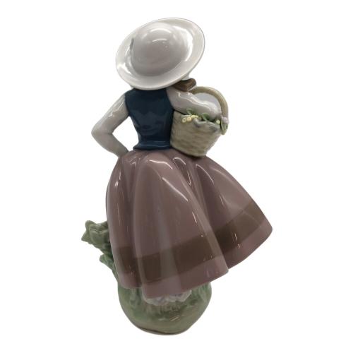 LLADRO (リヤドロ) フィギュリン 甘い花の香り（5221）