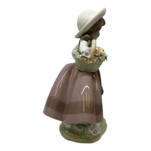 LLADRO (リヤドロ) フィギュリン 甘い花の香り（5221）