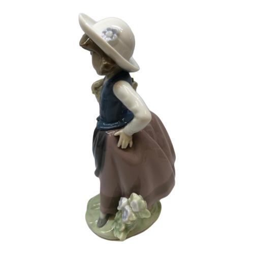 LLADRO (リヤドロ) フィギュリン 甘い花の香り（5221）