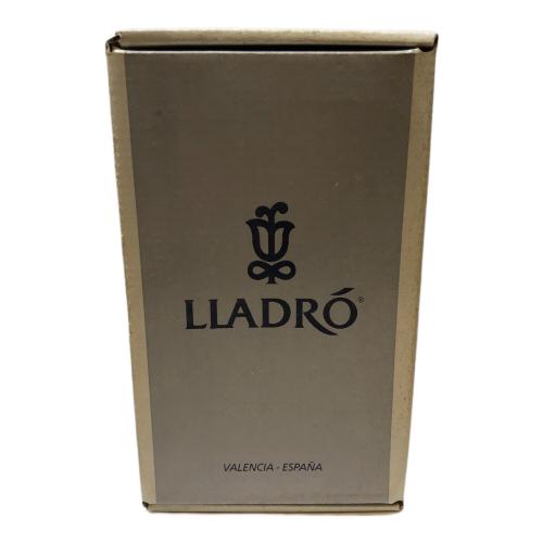 LLADRO (リヤドロ) フィギュリン 甘い花の香り（5221）