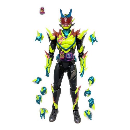 仮面ライダーリバイス (カメンライダーリバイス) フィギュア　S.H.Figuarts
