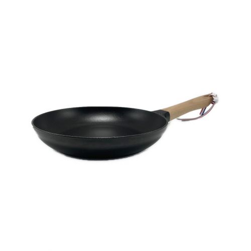 Staub (ストウブ) ウッドハンドルフライパン 24cm 40511-951｜トレファクONLINE