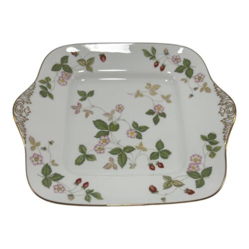 Wedgwood (ウェッジウッド) 27㎝スクエアプレート ワイルドストロベリー