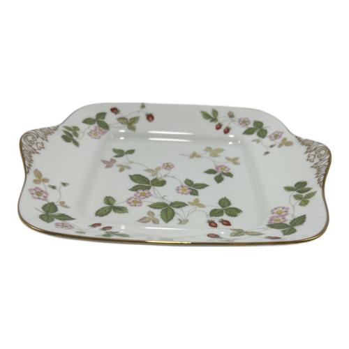 Wedgwood (ウェッジウッド) 27㎝スクエアプレート ワイルドストロベリー
