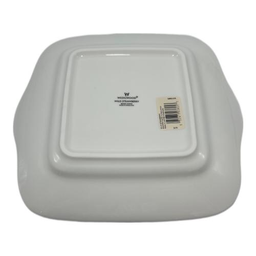 Wedgwood (ウェッジウッド) 27㎝スクエアプレート ワイルドストロベリー
