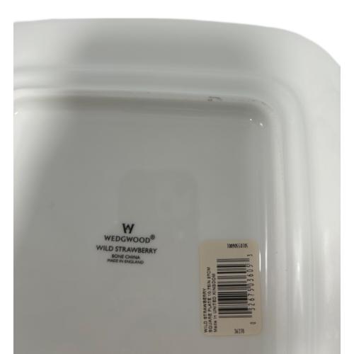 Wedgwood (ウェッジウッド) 27㎝スクエアプレート ワイルドストロベリー