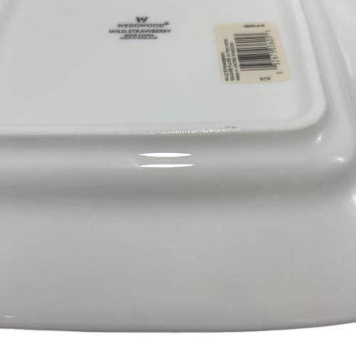 Wedgwood (ウェッジウッド) 27㎝スクエアプレート ワイルドストロベリー