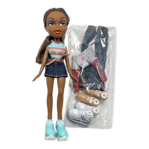 ドール BRATZ サーシャ 着せ替えコスチューム付