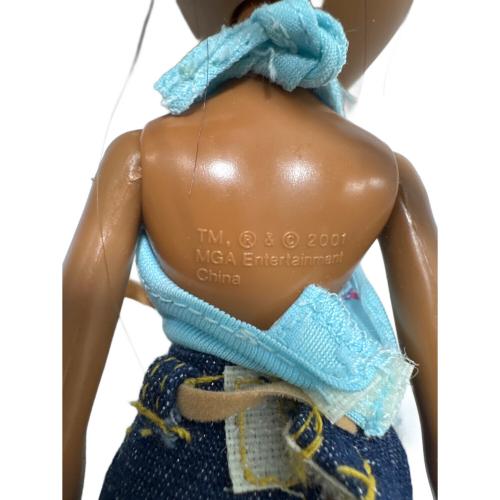 ドール BRATZ サーシャ 着せ替えコスチューム付