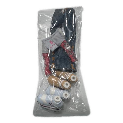 ドール BRATZ サーシャ 着せ替えコスチューム付