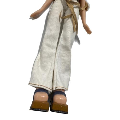 ドール	BRATZ ヤスミン 着せ替えコスチューム付