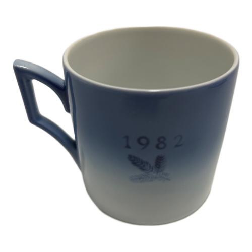 ROYAL COPENHAGEN (ロイヤル・コペンハーゲン) イヤーカップ&ソーサー 1982