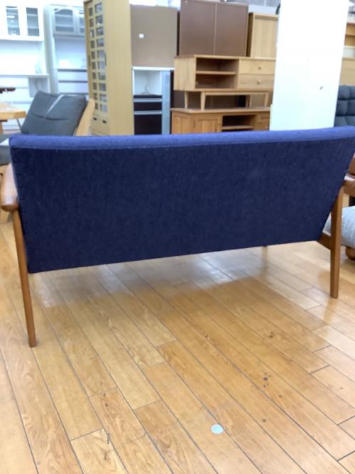 カリモク60 (カリモクロクマル) 2人掛けソファー