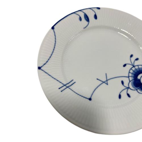 ROYAL COPENHAGEN (ロイヤル・コペンハーゲン) プレート 22cm ブラックフルーテッド・メガ