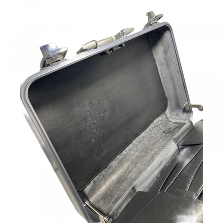 ZERO HALLIBURTON (ゼロ ハリバートン) アタッシュケース シルバー