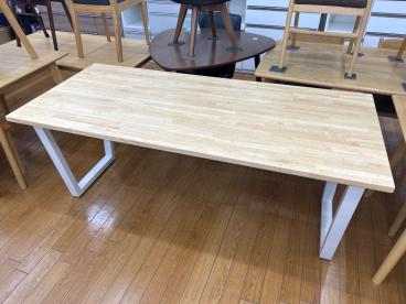 ホワイト樹脂テーブル3台/中古/安定感抜群 円型・スクエアテーブル|中古オフィス家具販売・買取|オフィス