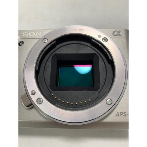 SONY (ソニー) デジタル一眼レフカメラ ILCE-6000 ダブルズームレンズキット α6000 キズ有