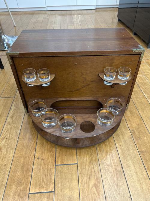 回転式隠し扉 アルコールキャビネット