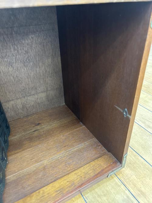 回転式隠し扉 アルコールキャビネット