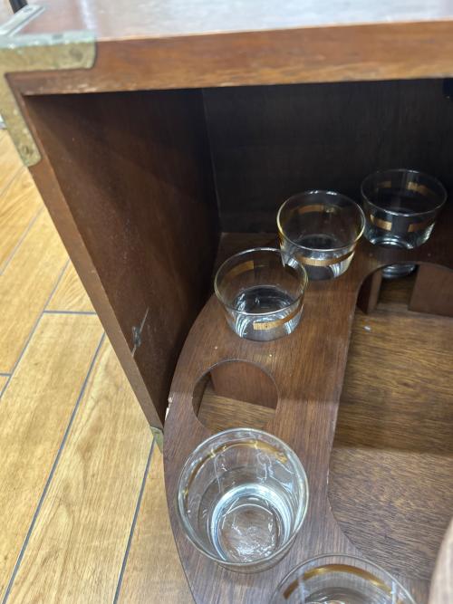 回転式隠し扉 アルコールキャビネット