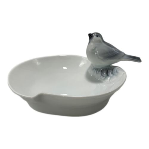 深川製磁 (フカガワセイジ) 彫刻皿 釉彩小鳥 彫刻皿