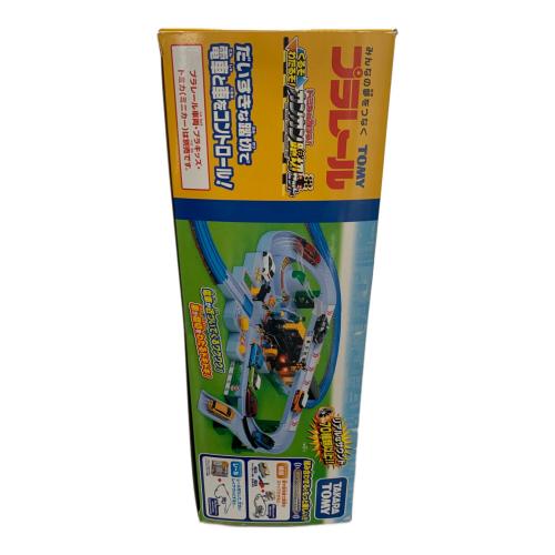 TOMY (トミー) くるぞわたるぞ！トミカと遊ぼう！カンカン踏切セット プラレール
