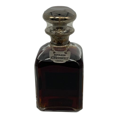 ヘネシー (Hennessy) コニャック ※保管ヨゴレ有 LIBRARY DECANTER 700ml グラス付 ナポレオン 未開封