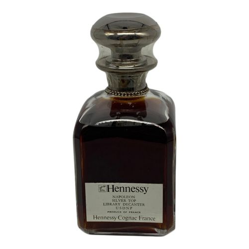 ヘネシー (Hennessy) コニャック ※保管ヨゴレ有 LIBRARY DECANTER 700ml グラス付 ナポレオン 未開封